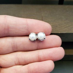 925 Sterling Silver Unique Style Pearl And Cubic Zirconia Stud Earrings